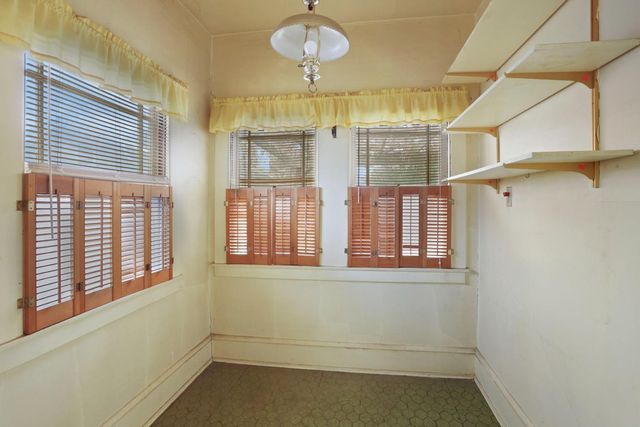 1050 W Elm St, Stockton, CA 95203