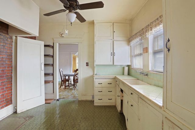 1050 W Elm St, Stockton, CA 95203