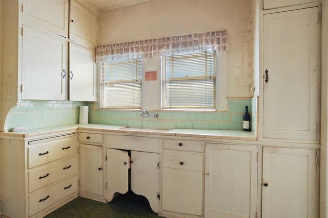 1050 W Elm St, Stockton, CA 95203