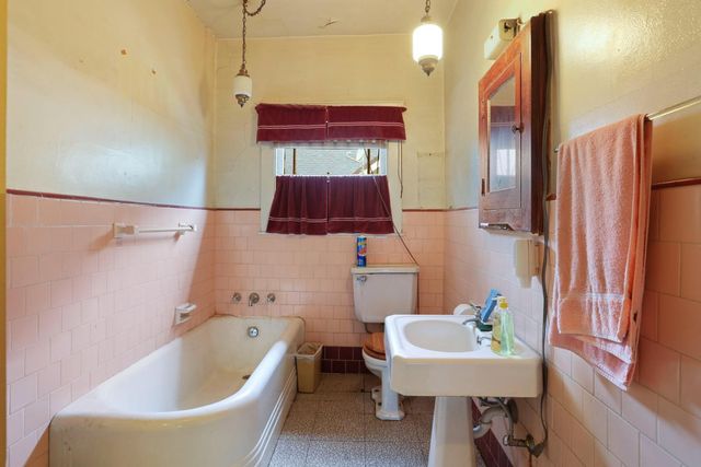 1050 W Elm St, Stockton, CA 95203