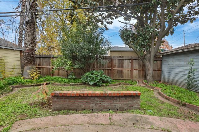 1050 W Elm St, Stockton, CA 95203