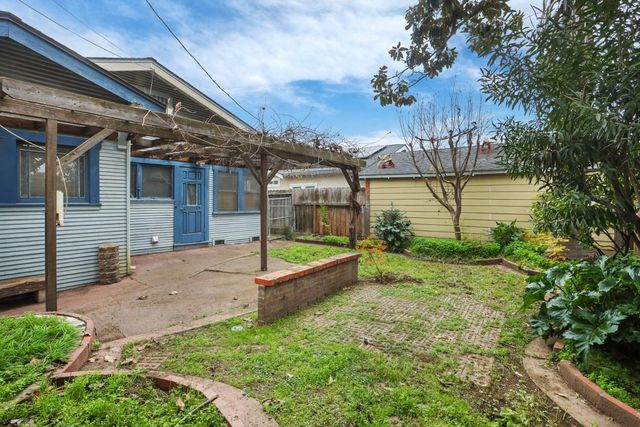 1050 W Elm St, Stockton, CA 95203