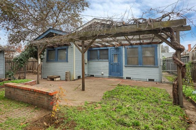 1050 W Elm St, Stockton, CA 95203