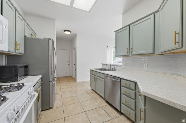 1763 E WEST PINION CIR, Eagle Mountain, UT 84005
