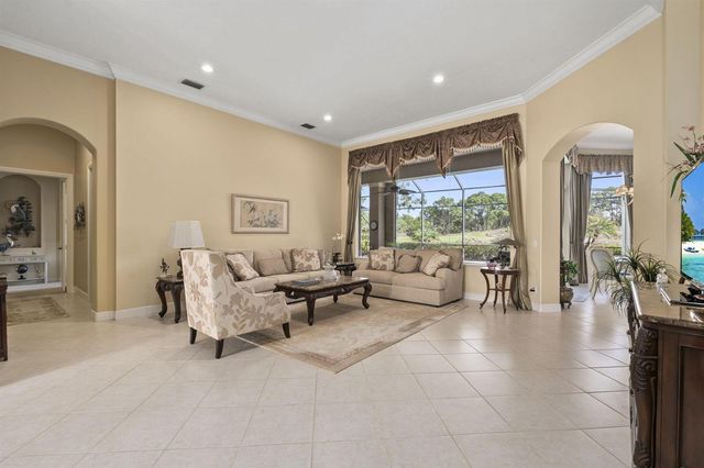 7424 Laurels Place, Port St. Lucie, FL 34986