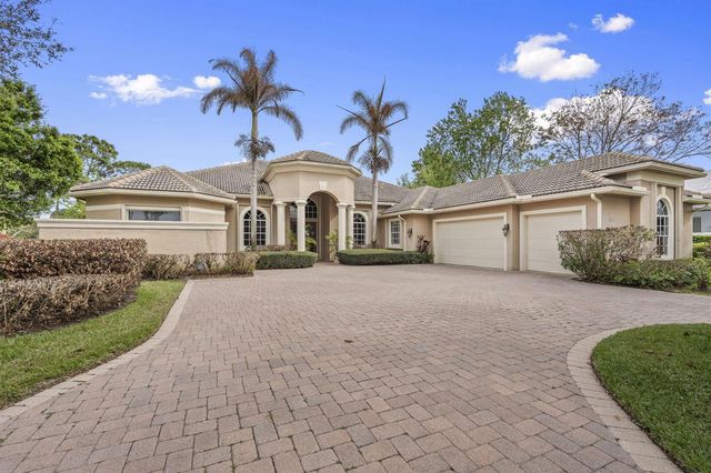 7424 Laurels Place, Port St. Lucie, FL 34986