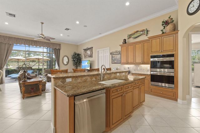 7424 Laurels Place, Port St. Lucie, FL 34986