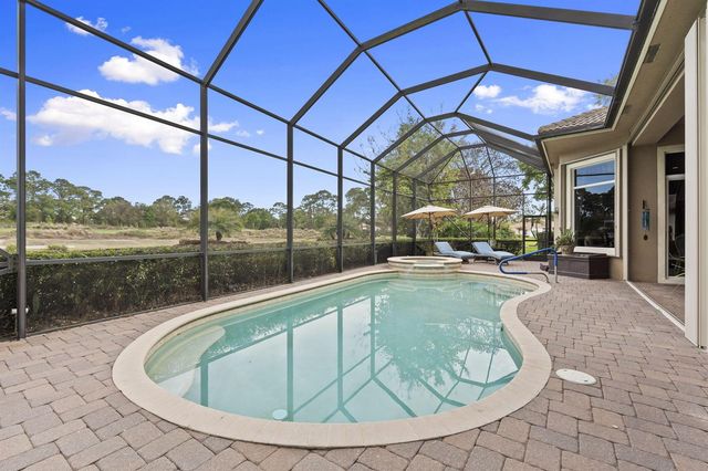 7424 Laurels Place, Port St. Lucie, FL 34986