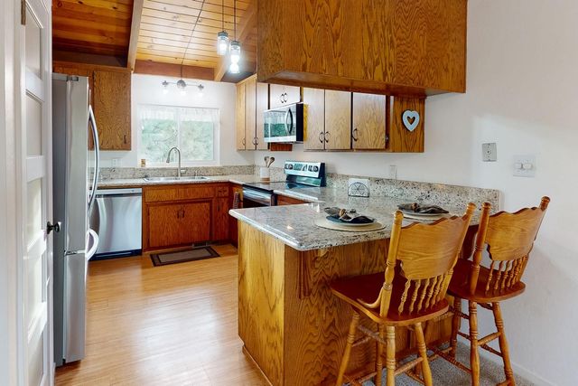 24713 Oro Valley Rd, Auburn, CA 95602