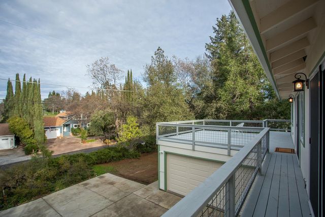 24713 Oro Valley Rd, Auburn, CA 95602