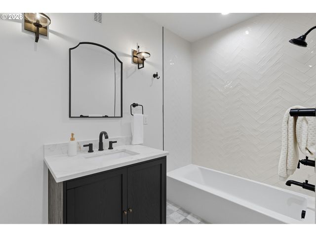 4321 Sw DOSCH Rd, Portland, OR 97239
