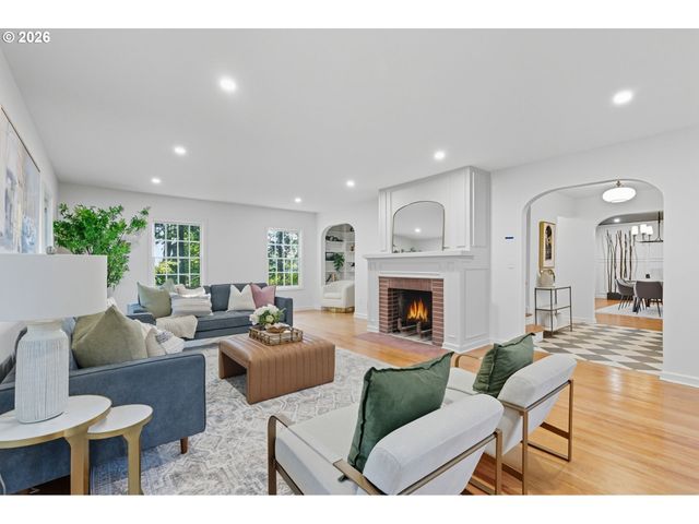4321 Sw DOSCH Rd, Portland, OR 97239