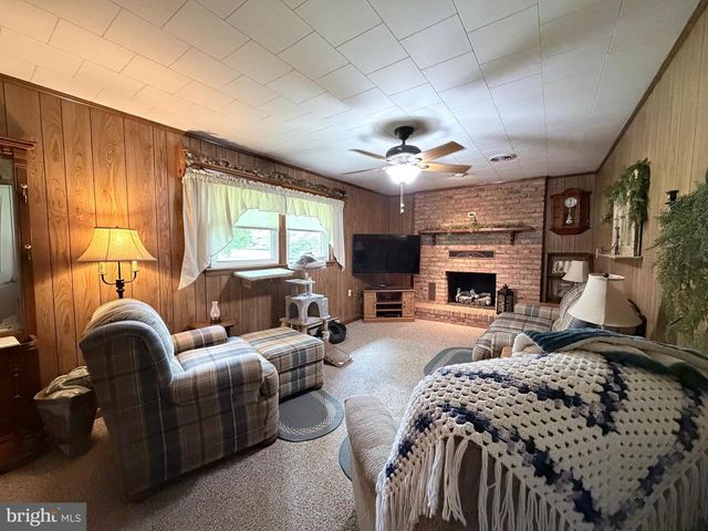 15 LIPPIZAN DRIVE, Shippensburg, PA 17257
