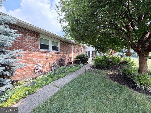 15 LIPPIZAN DRIVE, Shippensburg, PA 17257