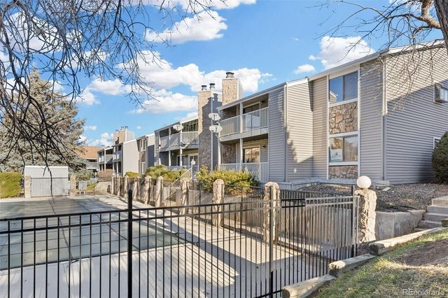 921 S Walden Street 108, Aurora, CO 80017