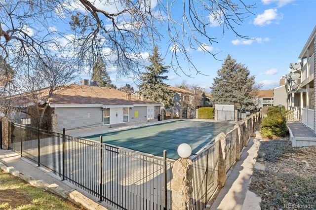 921 S Walden Street 108, Aurora, CO 80017