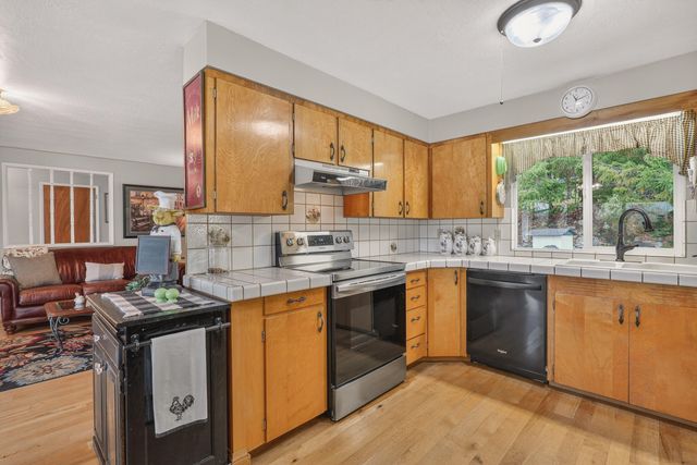 3336 Midway Avenue, Grants Pass, OR 97527