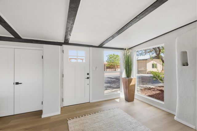 3907 3rd Street NW, Albuquerque, NM 87107