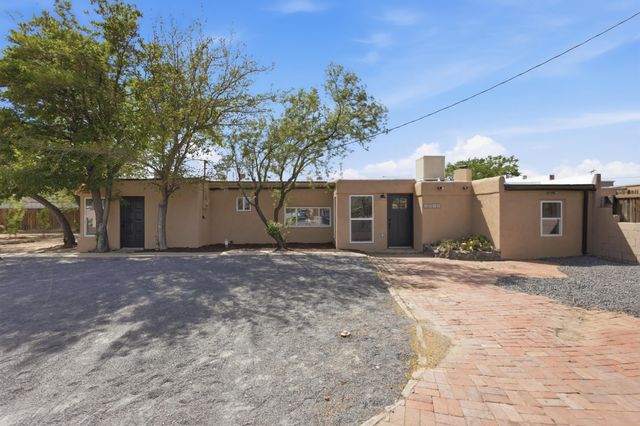 3907 3rd Street NW, Albuquerque, NM 87107