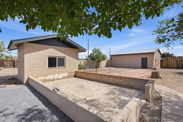 3907 3rd Street NW, Albuquerque, NM 87107