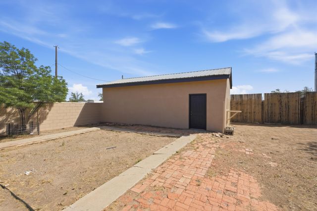 3907 3rd Street NW, Albuquerque, NM 87107