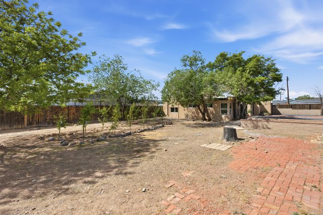 3907 3rd Street NW, Albuquerque, NM 87107