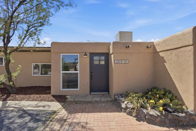 3907 3rd Street NW, Albuquerque, NM 87107