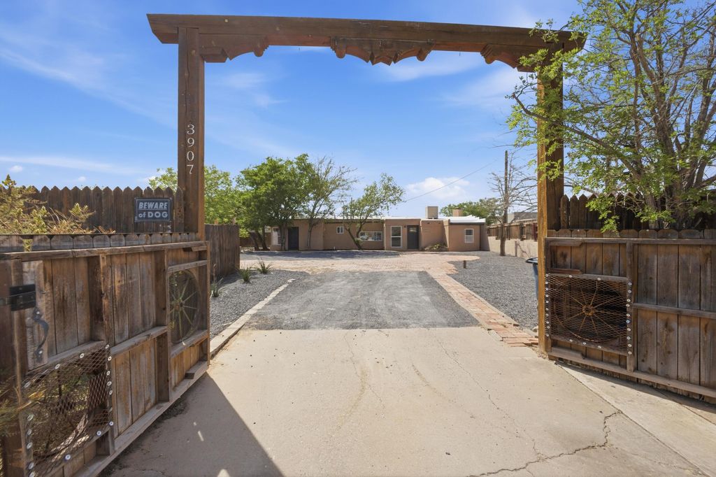 3907 3rd Street NW, Albuquerque, NM 87107
