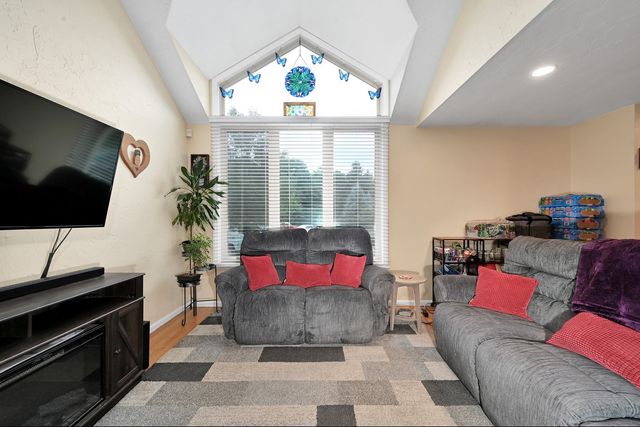 340 Centre 8, Rockland, MA 02370