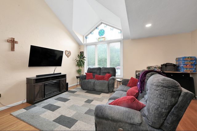 340 Centre 8, Rockland, MA 02370