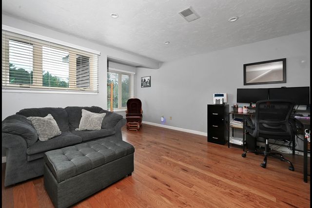340 Centre 8, Rockland, MA 02370