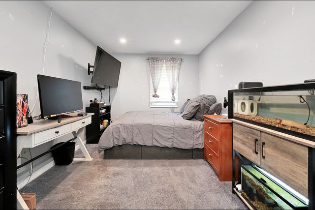 340 Centre 8, Rockland, MA 02370