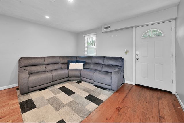340 Centre 8, Rockland, MA 02370