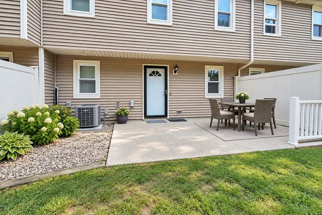 340 Centre 8, Rockland, MA 02370