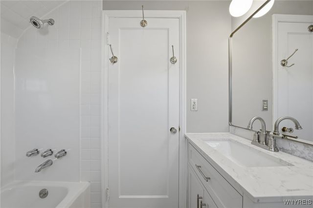 124 Kelvin Drive, Tonawanda, NY 14223