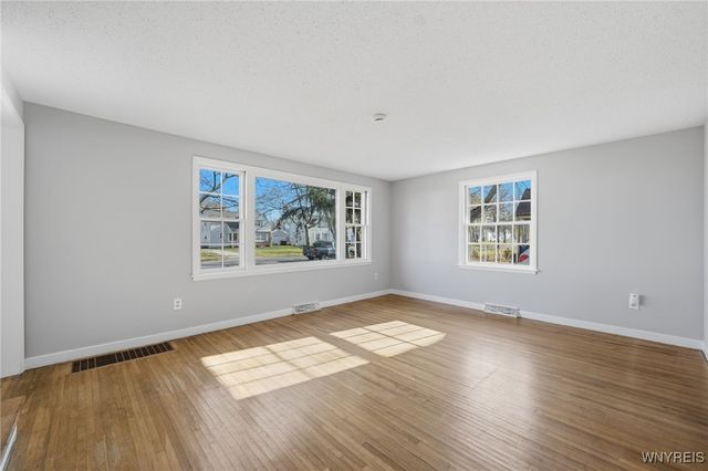 124 Kelvin Drive, Tonawanda, NY 14223