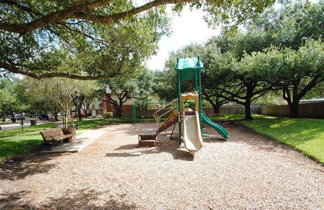 819 Fairpark Lane, Sugar Land, TX 77479