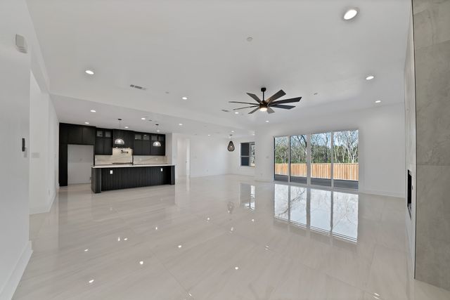 309 Whispering Way, Red Oak, TX 75154