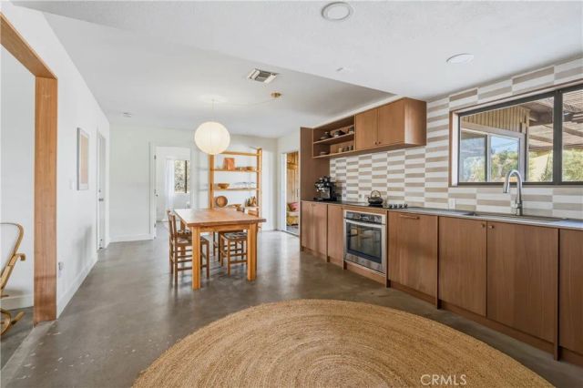 6381 Airway Avenue, Yucca Valley, CA 92284