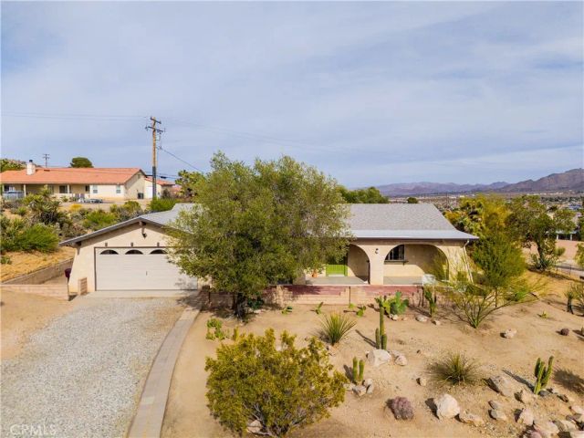 6381 Airway Avenue, Yucca Valley, CA 92284