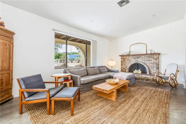 6381 Airway Avenue, Yucca Valley, CA 92284