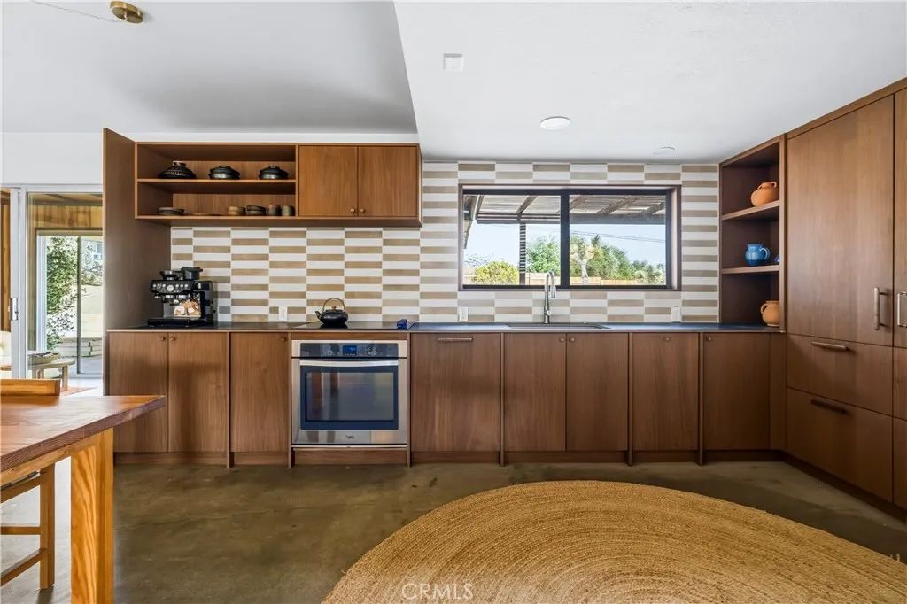6381 Airway Avenue, Yucca Valley, CA 92284