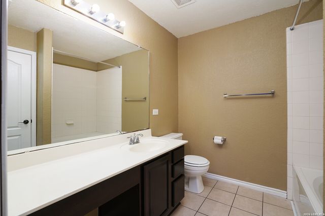 631 Sanderling, San Antonio, TX 78245