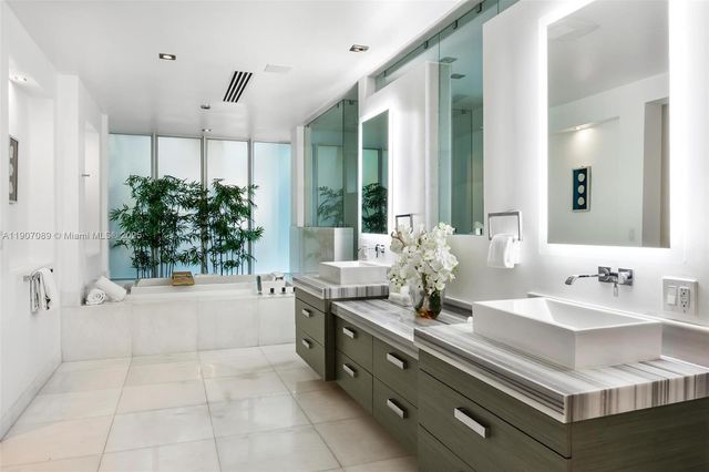 300 Royal Plaza Dr 0, Fort Lauderdale, FL 33301