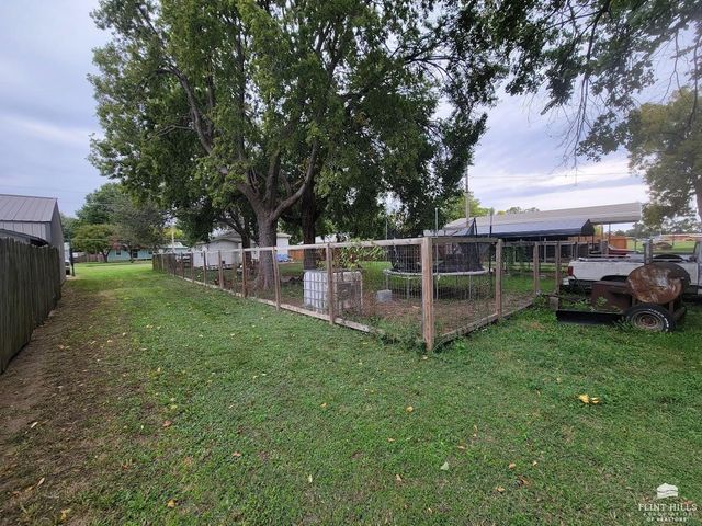 1005 N Walnut Street, Abilene, KS 67410