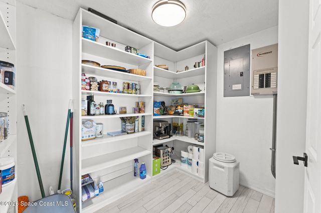 390 Nora Avenue, Merritt Island, FL 32952