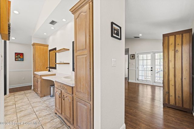 390 Nora Avenue, Merritt Island, FL 32952