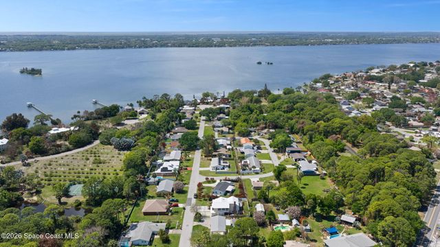 390 Nora Avenue, Merritt Island, FL 32952