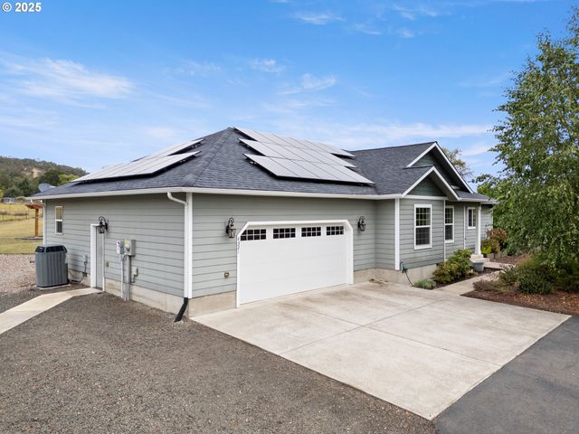 4321 HAPPY VALLEY Rd, Roseburg, OR 97471