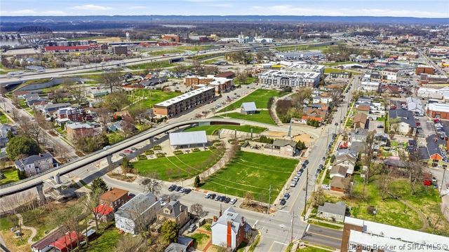 218 Mulberry Street, Jeffersonville, IN 47130